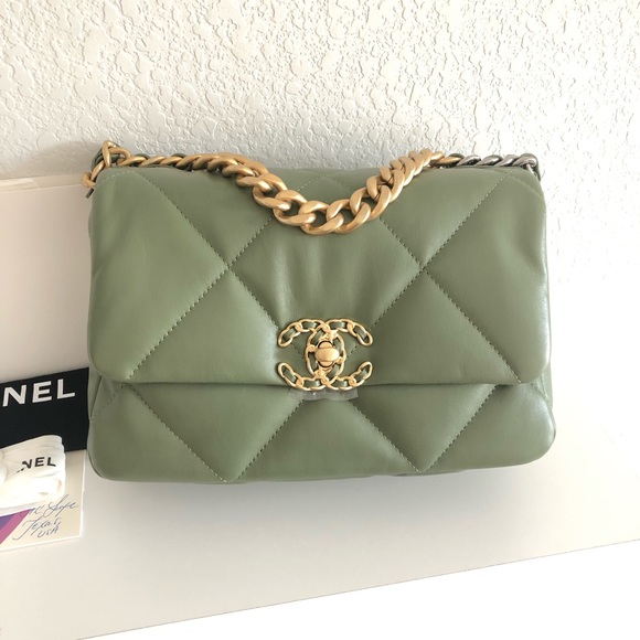 Brand new CHANEL small 19 green handbag - Picture 2 of 16